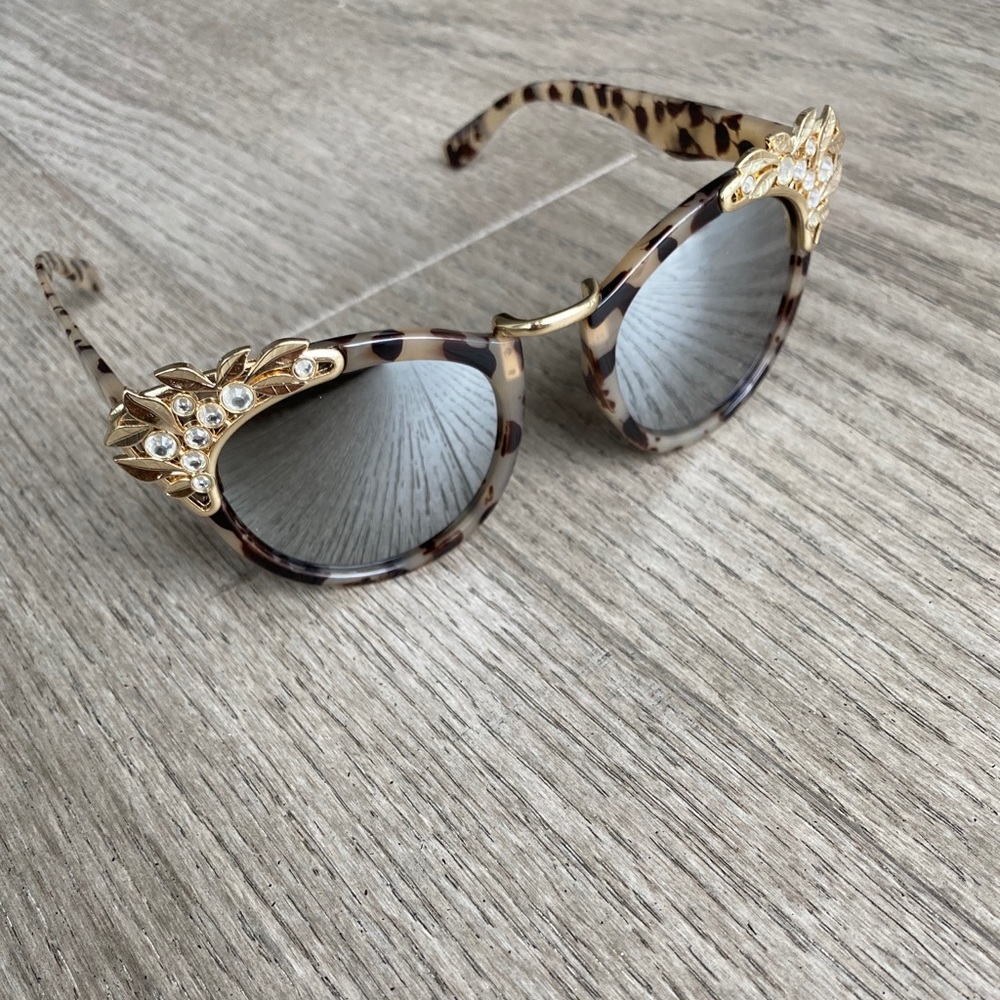 Sunglasses - Picture 14 of 16